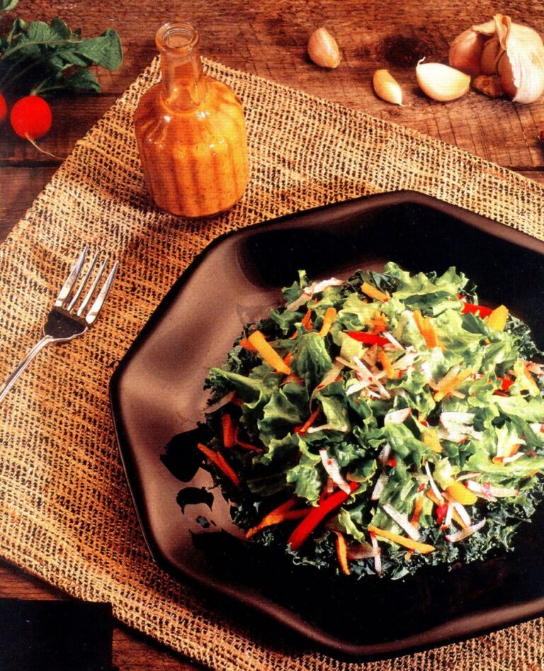 Deep Green Leafy Salad and Flaxseed and Tomato-Basil Dressing